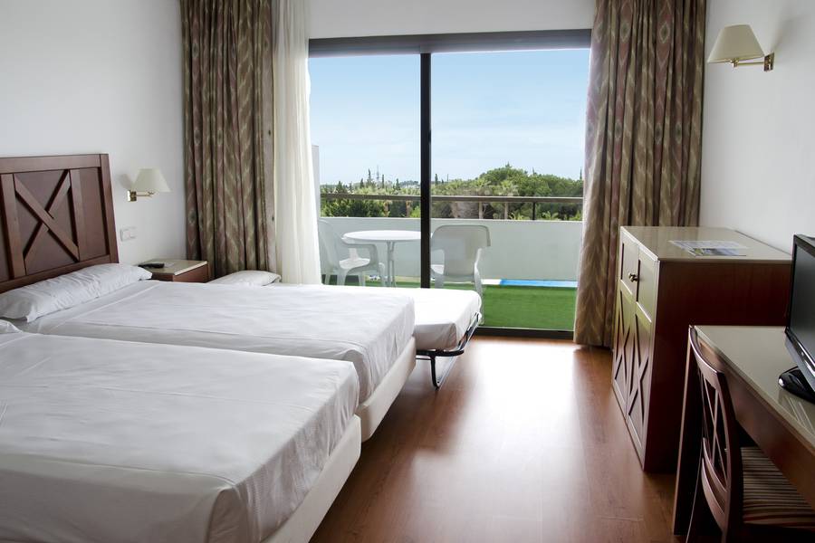 DOUBLE ROOM + 1 CHILD SEA / MOUNTAIN VIEW TRH Paraiso Hotel 