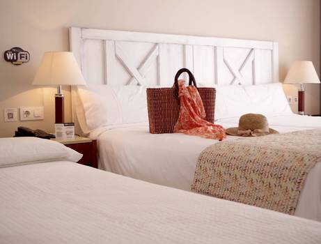 DOUBLE ROOM  + 1 ADULT TRH Paraiso Hotel 