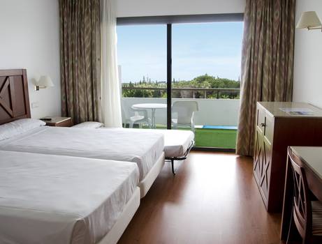 DOUBLE ROOM + 1 CHILD SEA / MOUNTAIN VIEW TRH Paraiso Hotel 