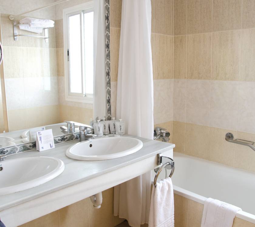 Bathroom amenities TRH Paraiso Hotel Estepona