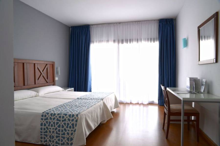 DOUBLE ROOM  + 1 ADULT TRH Paraiso Hotel 